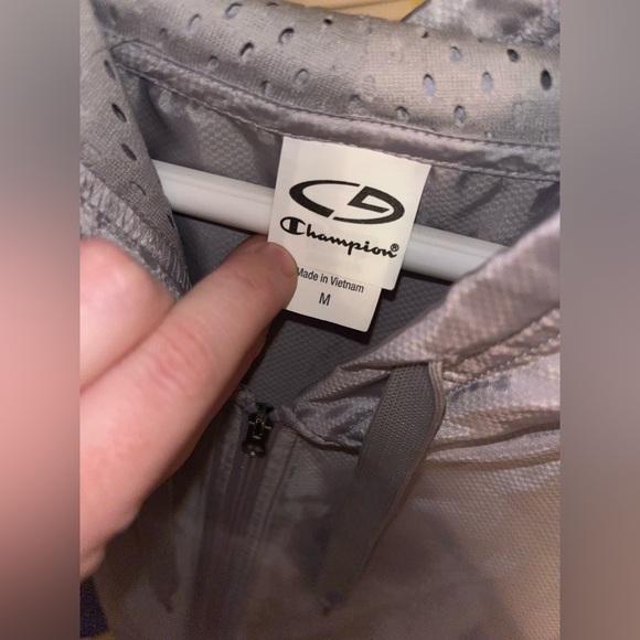 Women’s Champion Light Grey Windbreaker - size Medium - Picture 2 of 6